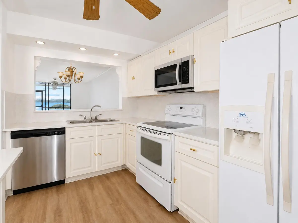 Kitchen at 110 LAKE EMERALD Drive 103, Oakland Park