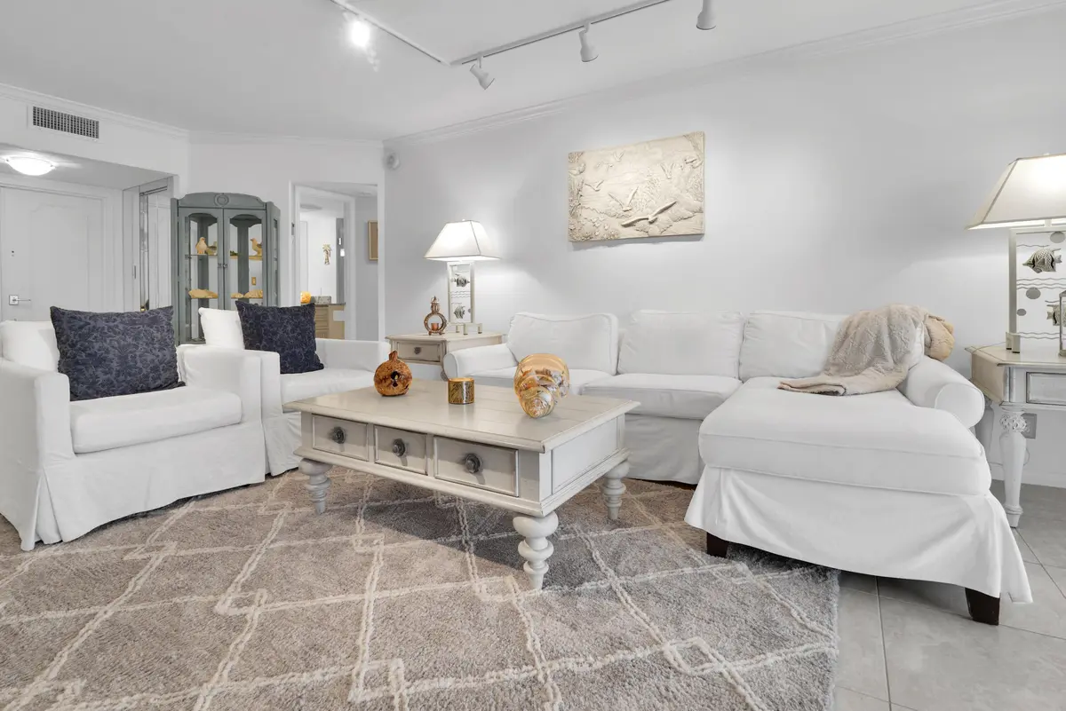 Living at 500 S Ocean Boulevard 2204, Boca Raton