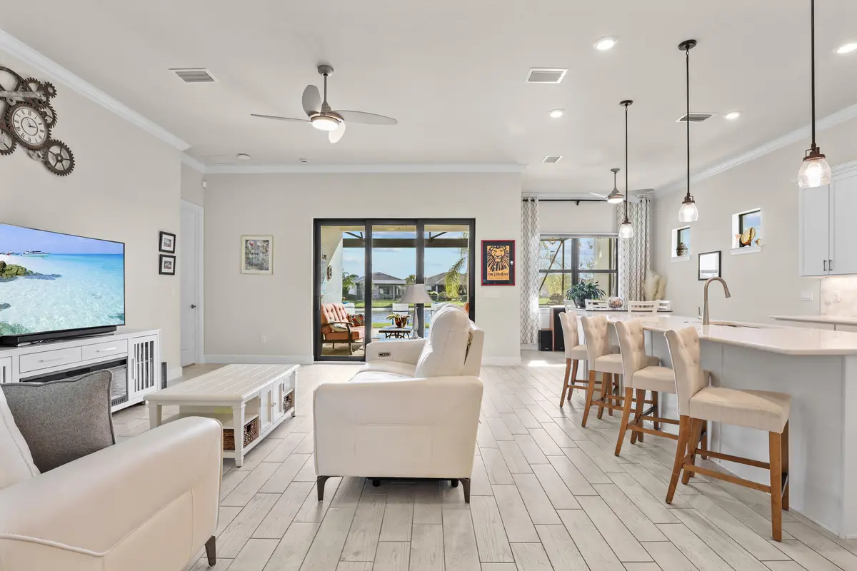 11_0o1a2033 at 786 SE COURANCES Drive, Port St. Lucie