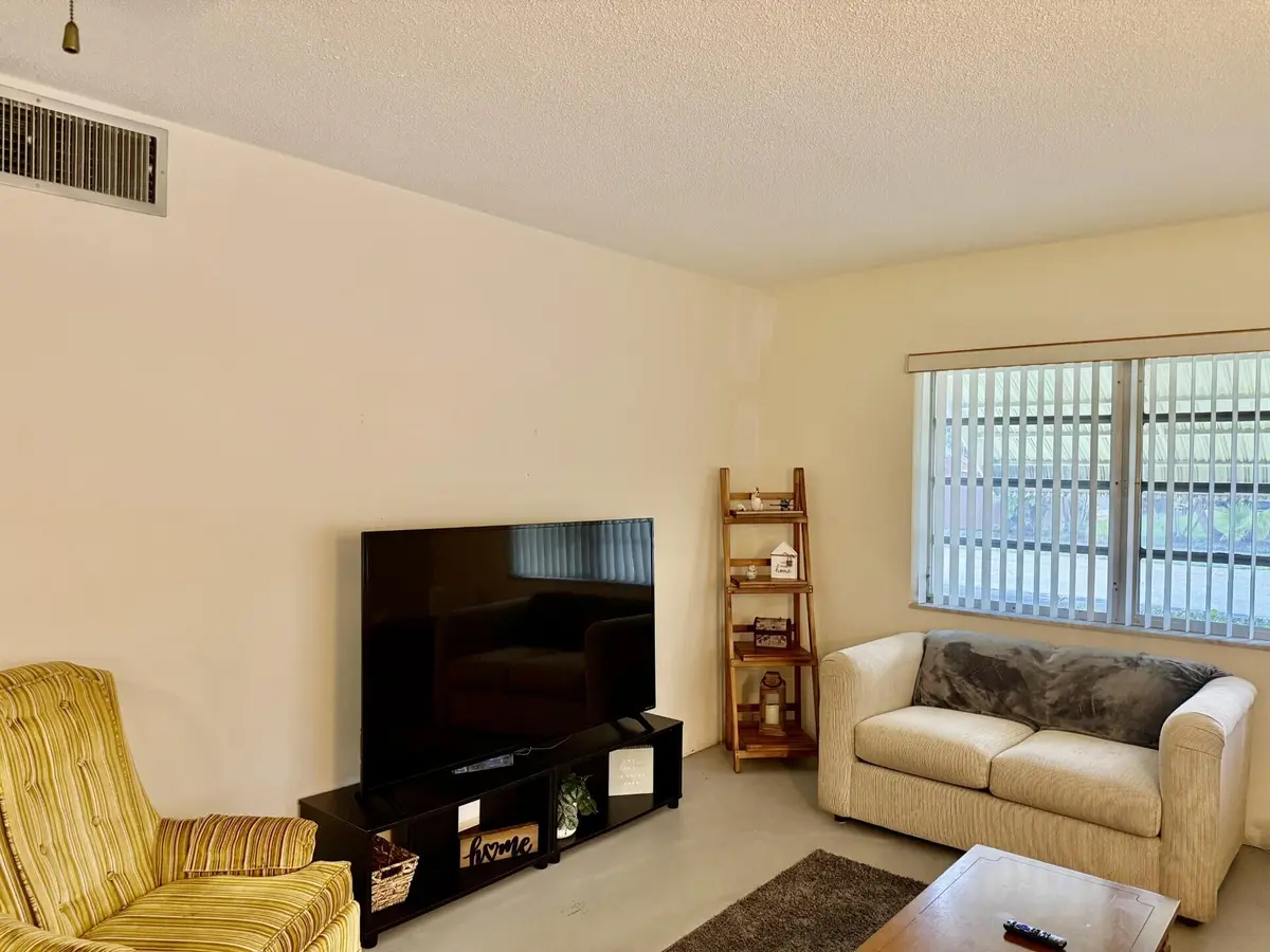 278f6abc-7cc5-4a39-ab5d-40a39c6a660c at 1501 ARTHUR Street 5, Hollywood