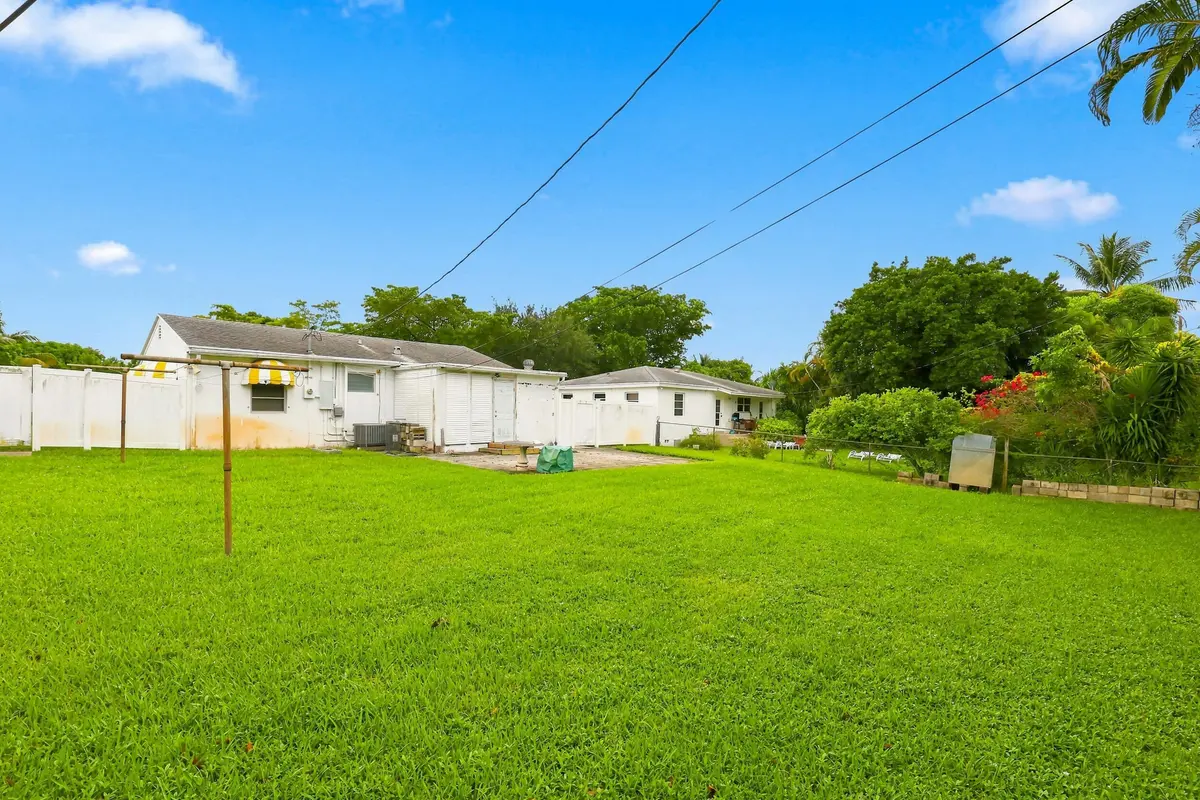 933 Upland Rd - Pineapple Park at 933 UPLAND Road, West Palm Beach