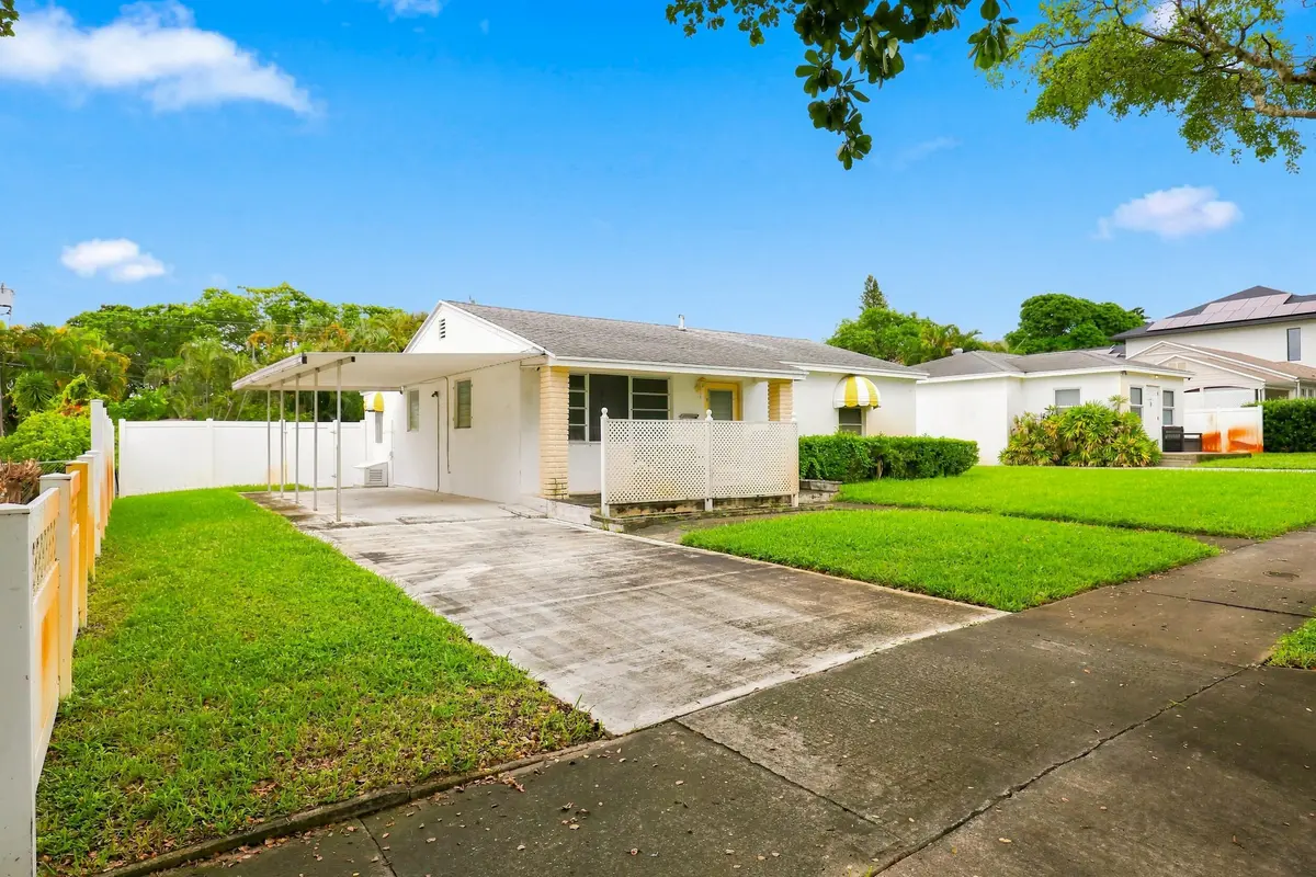 933 Upland Rd - Pineapple Park at 933 UPLAND Road, West Palm Beach
