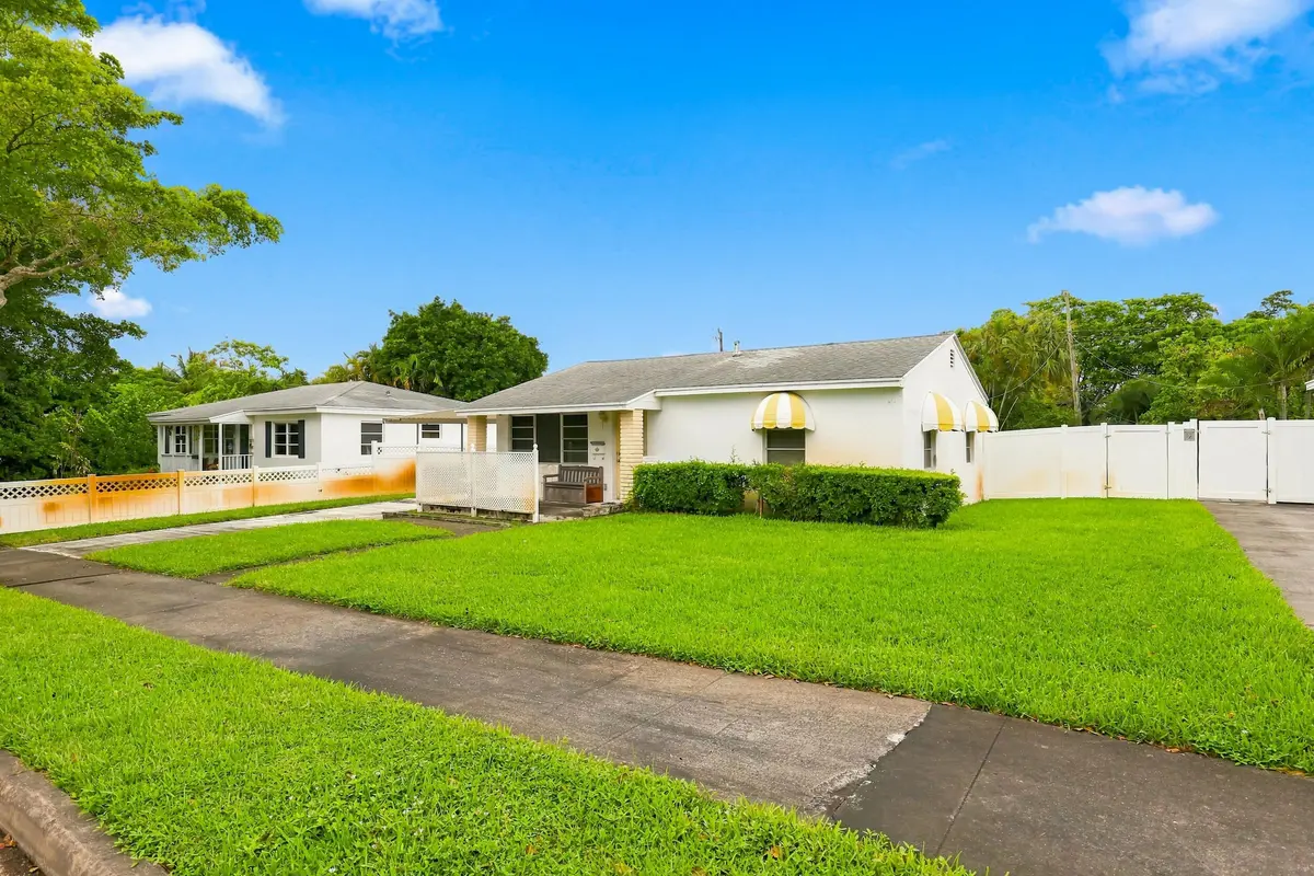 933 Upland Rd - Pineapple Park at 933 UPLAND Road, West Palm Beach