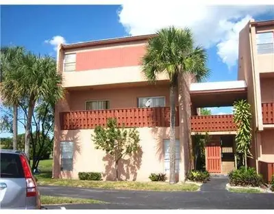 8921 NW 28th Drive F, Coral Springs – Townhouse for sale
