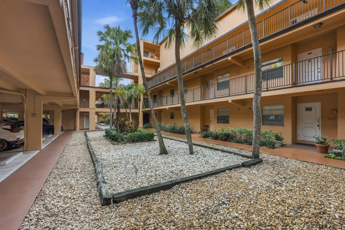 5-web-or-mls-430_Commodore_Dr_Unit_314_0 at 430 COMMODORE Drive 314, Plantation