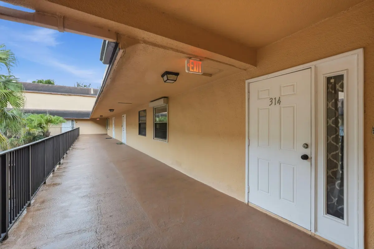 6-web-or-mls-430_Commodore_Dr_Unit_314_0 at 430 COMMODORE Drive 314, Plantation