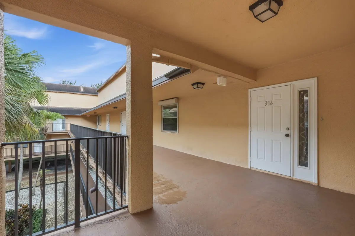 7-web-or-mls-430_Commodore_Dr_Unit_314_0 at 430 COMMODORE Drive 314, Plantation