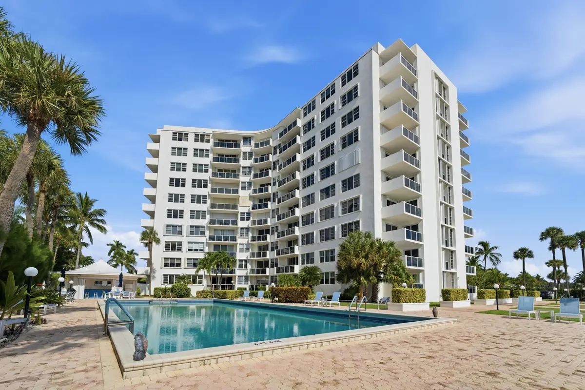 Pool Deck at 2800 N Flagler Drive 303, West Palm Beach