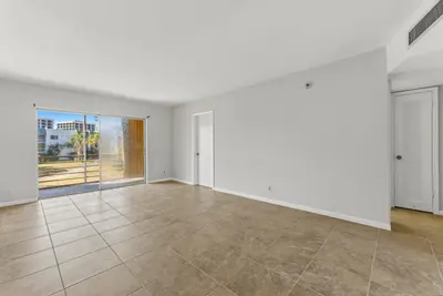 1638 EMBASSY Drive 208, West Palm Beach – Condominium for sale