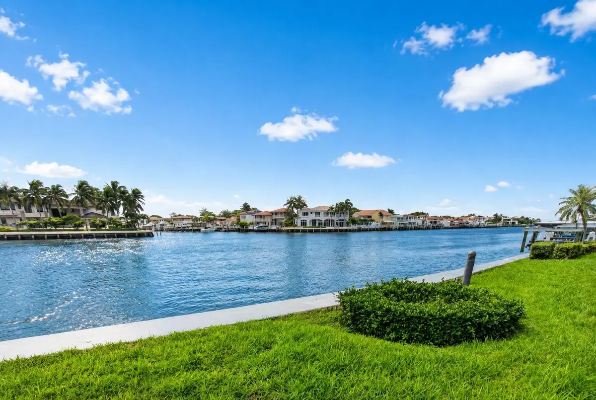 Walk steps to the ICW at 3100 S OCEAN Boulevard 1180, Highland Beach