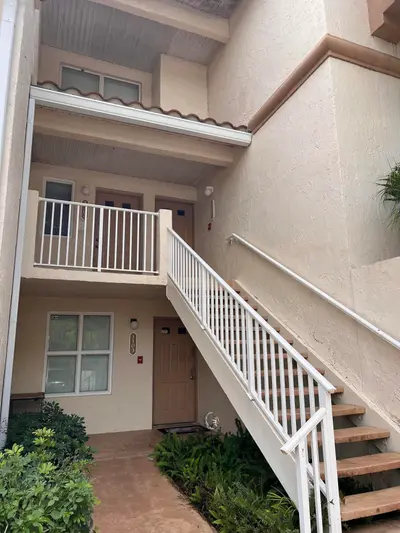 1103 Glenmoor Drive, West Palm Beach – Condominium for sale