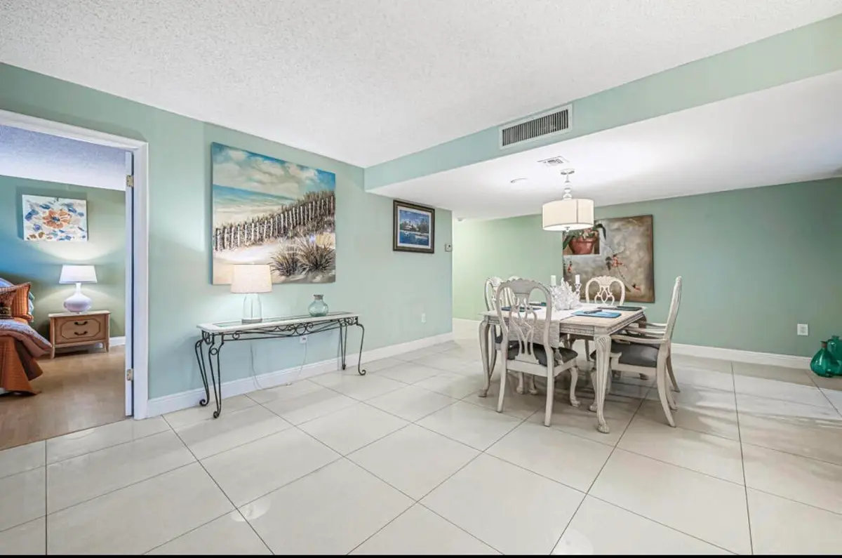 IMG_1084 at 5600 N Flagler Drive 203, West Palm Beach