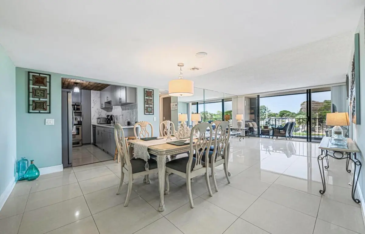 IMG_1085 at 5600 N Flagler Drive 203, West Palm Beach