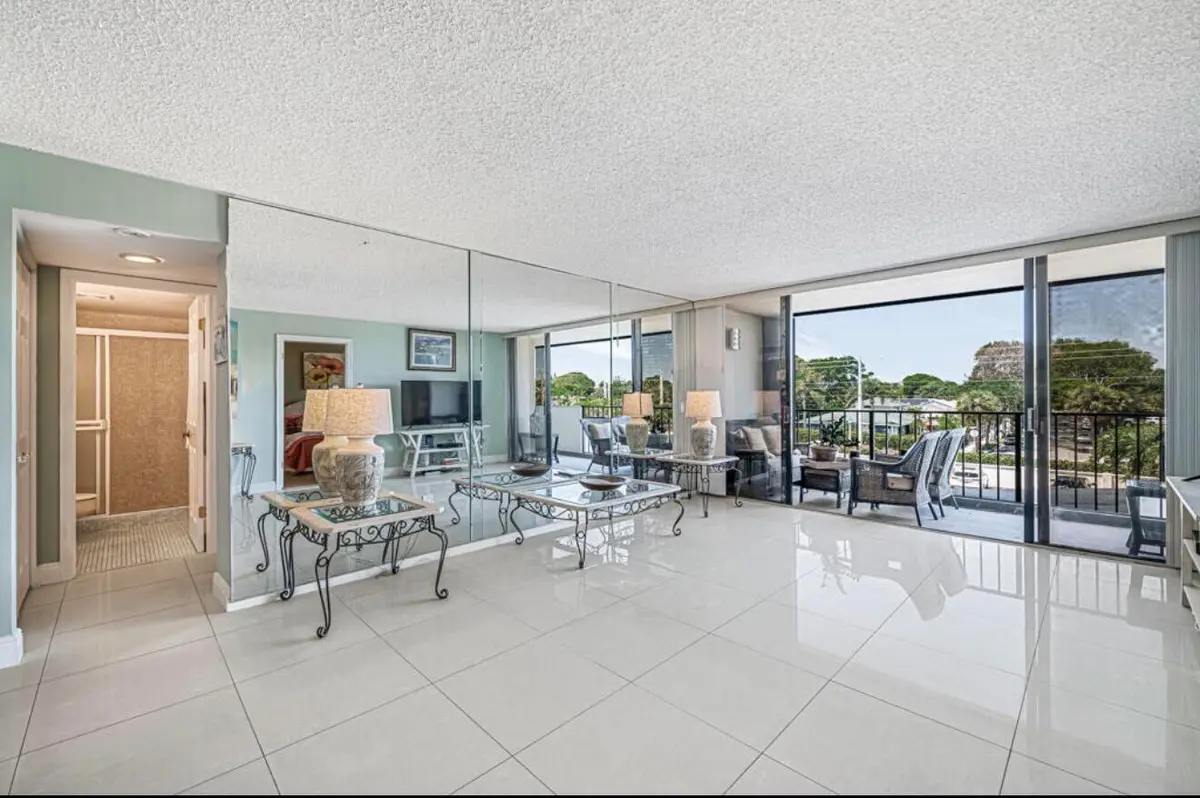 IMG_1086 at 5600 N Flagler Drive 203, West Palm Beach