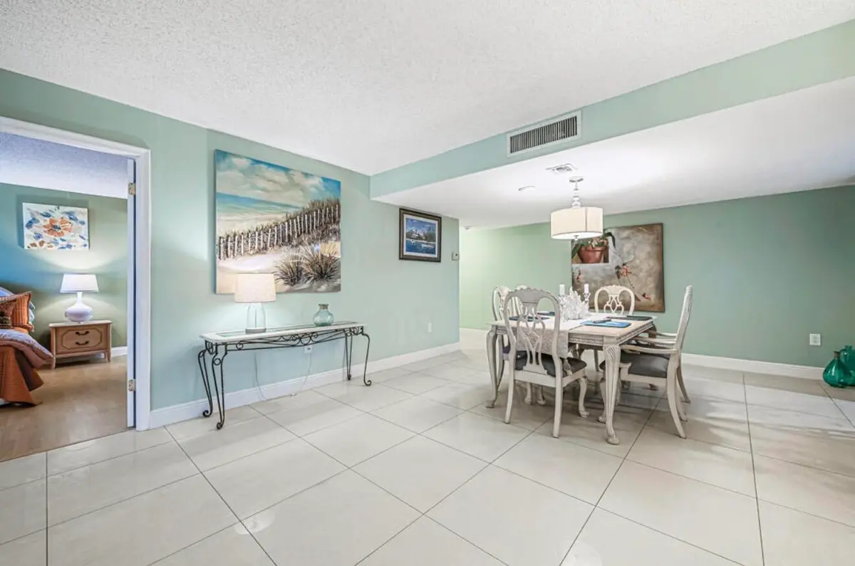 IMG_1089 at 5600 N Flagler Drive 203, West Palm Beach