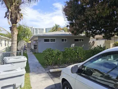 831 SW 7TH Street, Pompano Beach – Villa for rent