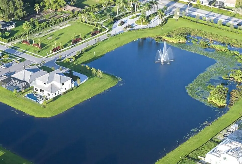 Prime Lake Location at 4968 Caladium Way Livingston 4, Davie