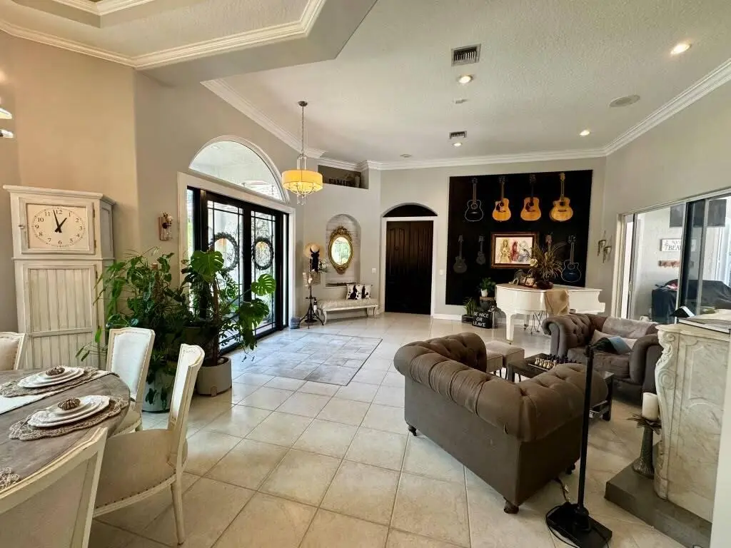 Entry at 14636 Stirrup Lane, Wellington