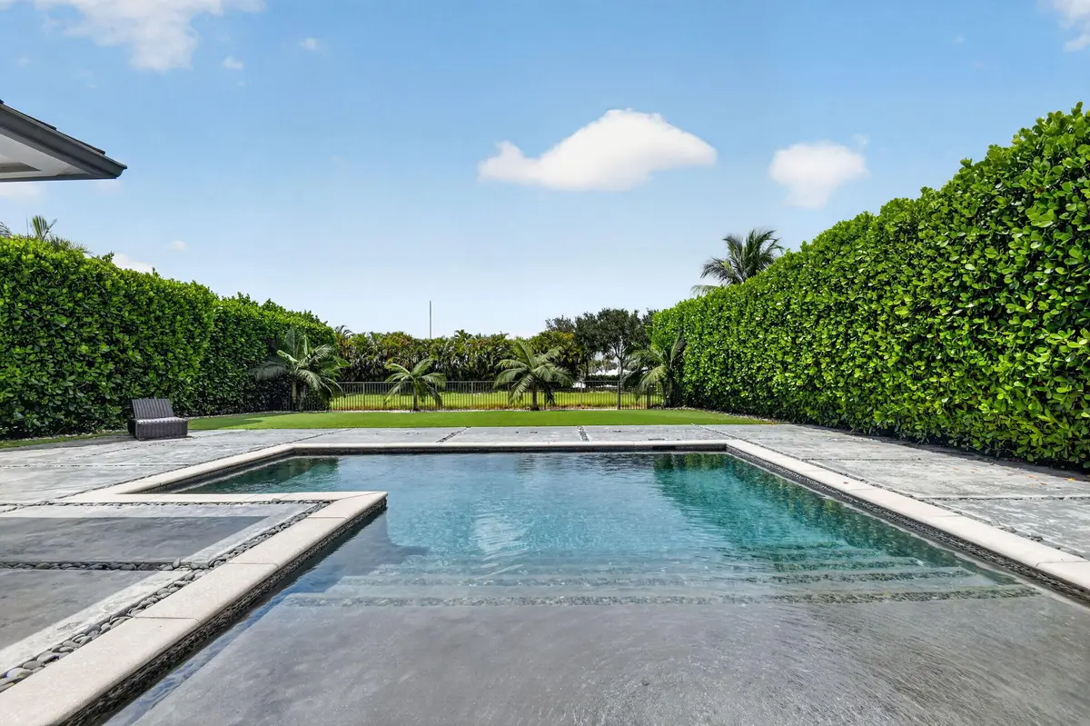 Pool at 2881 Polo Island Drive, Wellington