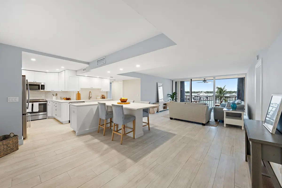 Kitchen & Dining at 134 LAKESHORE Drive 316, North Palm Beach