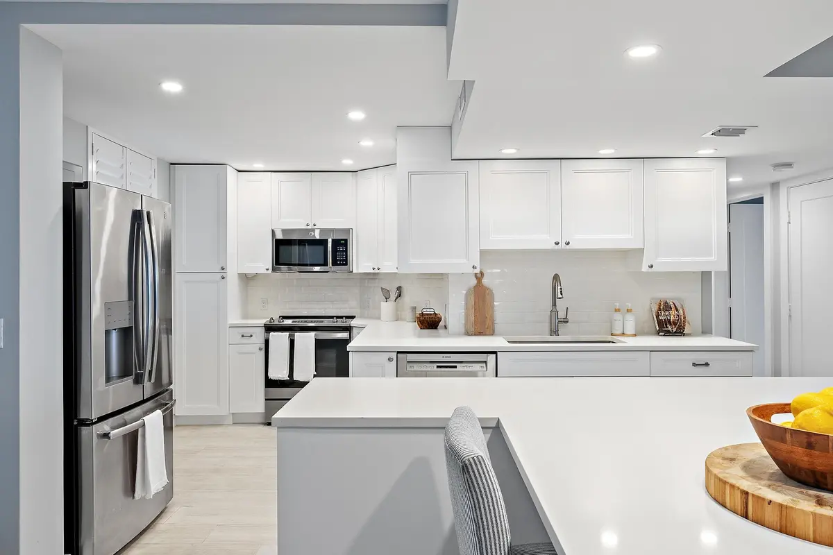 Kitchen & Dining at 134 LAKESHORE Drive 316, North Palm Beach