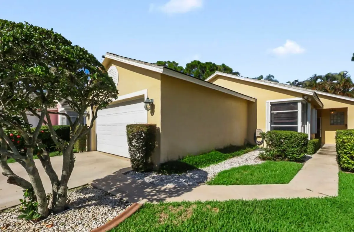 IMG_5019 at 172 HARBOR LAKE Circle, Greenacres