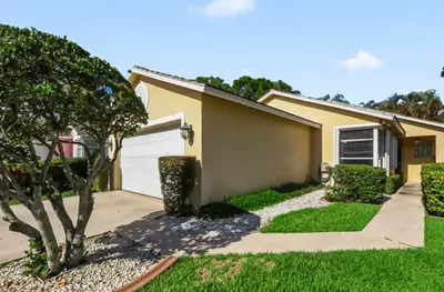 172 HARBOR LAKE Circle, Greenacres – Single Family Residence for sale