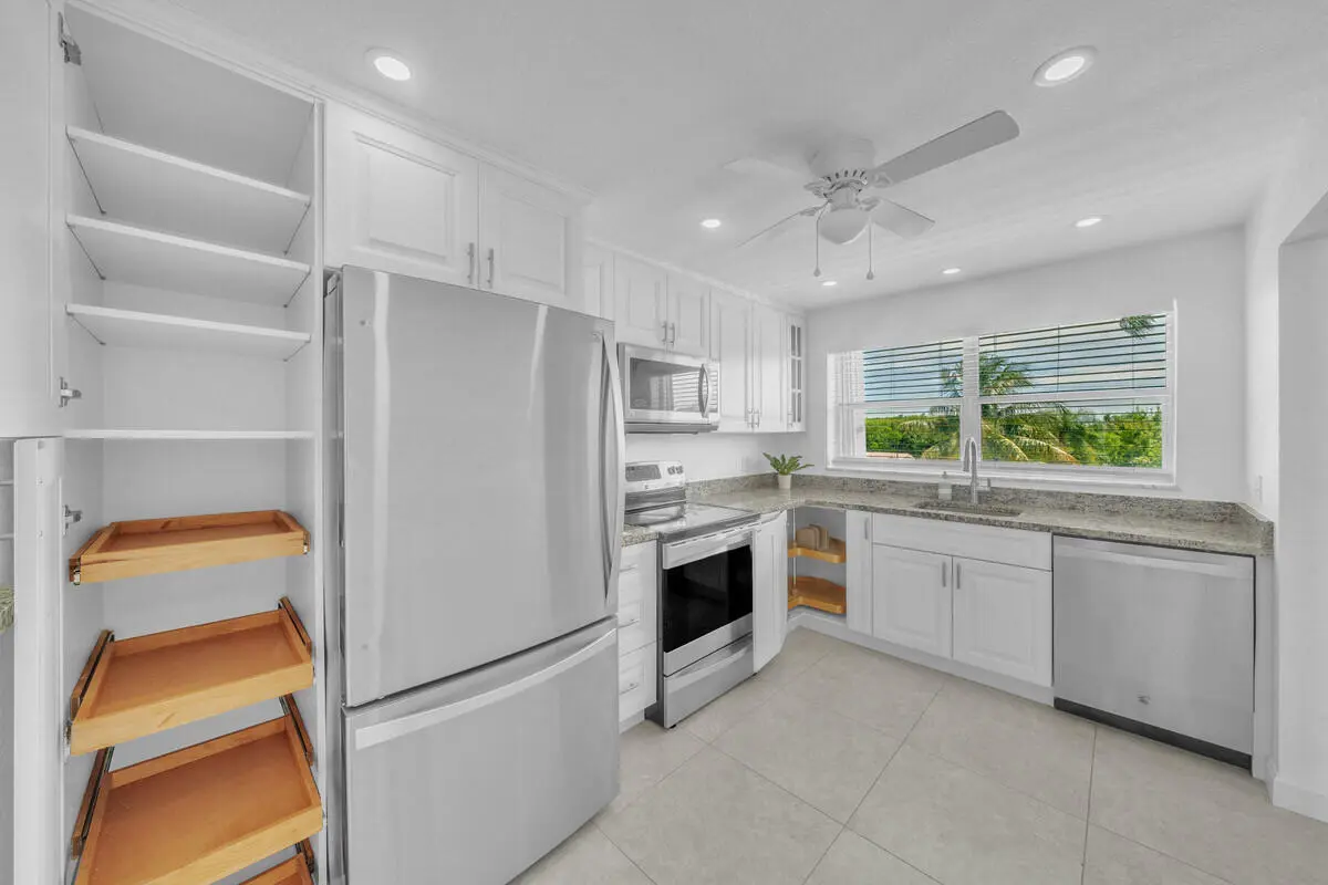 6 Kitchen (5) at 2016 S Federal Highway 404, Boynton Beach