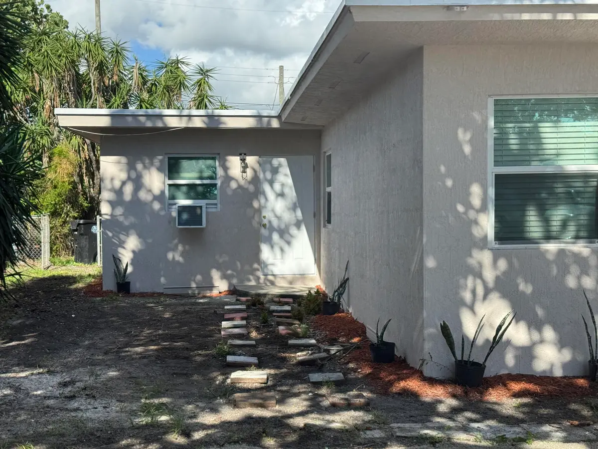IMG_0985 at 405 N E Street, Lake Worth