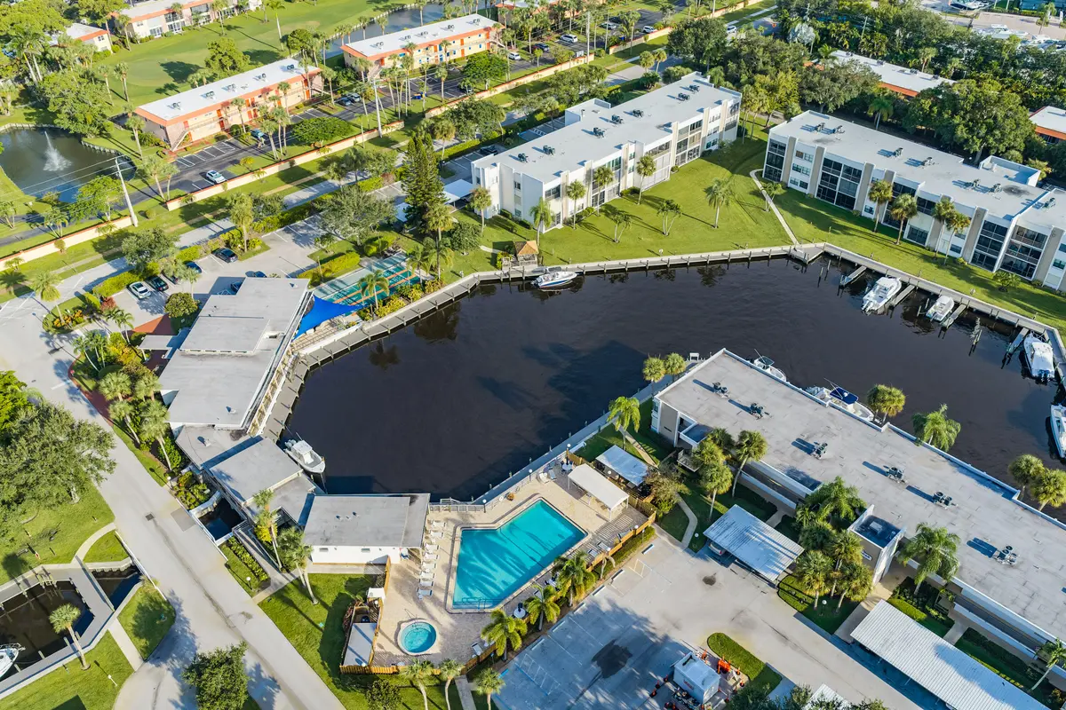 1950 Sw palm city rd 6 207 a-4 at 1950 SW Palm City Road 6-207, Stuart