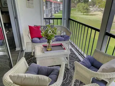 9300 N HOLLYBROOK LAKE Drive 304, Pembroke Pines – Condominium for sale