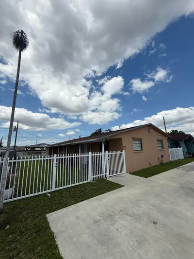 250 SW 76th Court, Miami – Duplex for sale