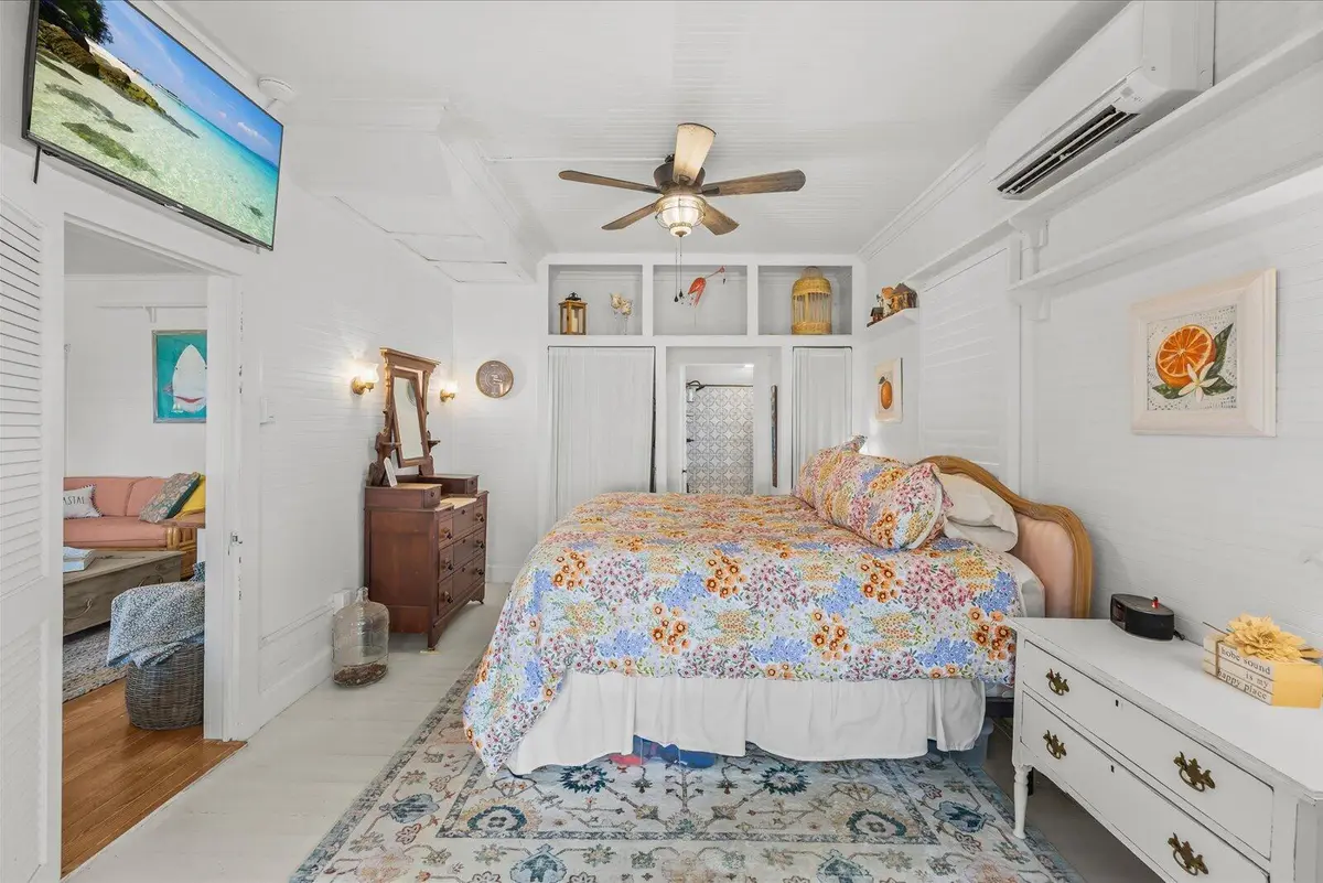18-in in-4 at 4360 NE INDIAN RIVER Drive, Jensen Beach
