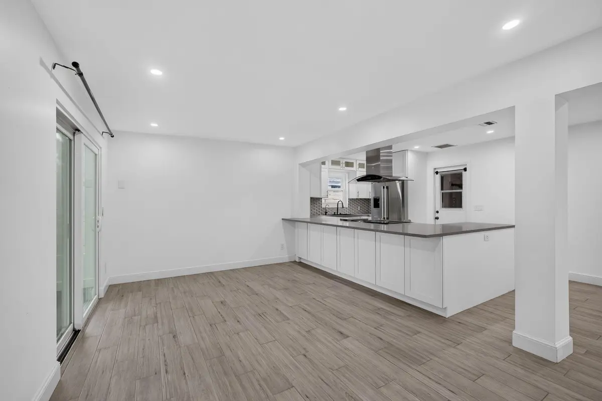 Breakfast-Kitchen at 502 Circle, Jupiter