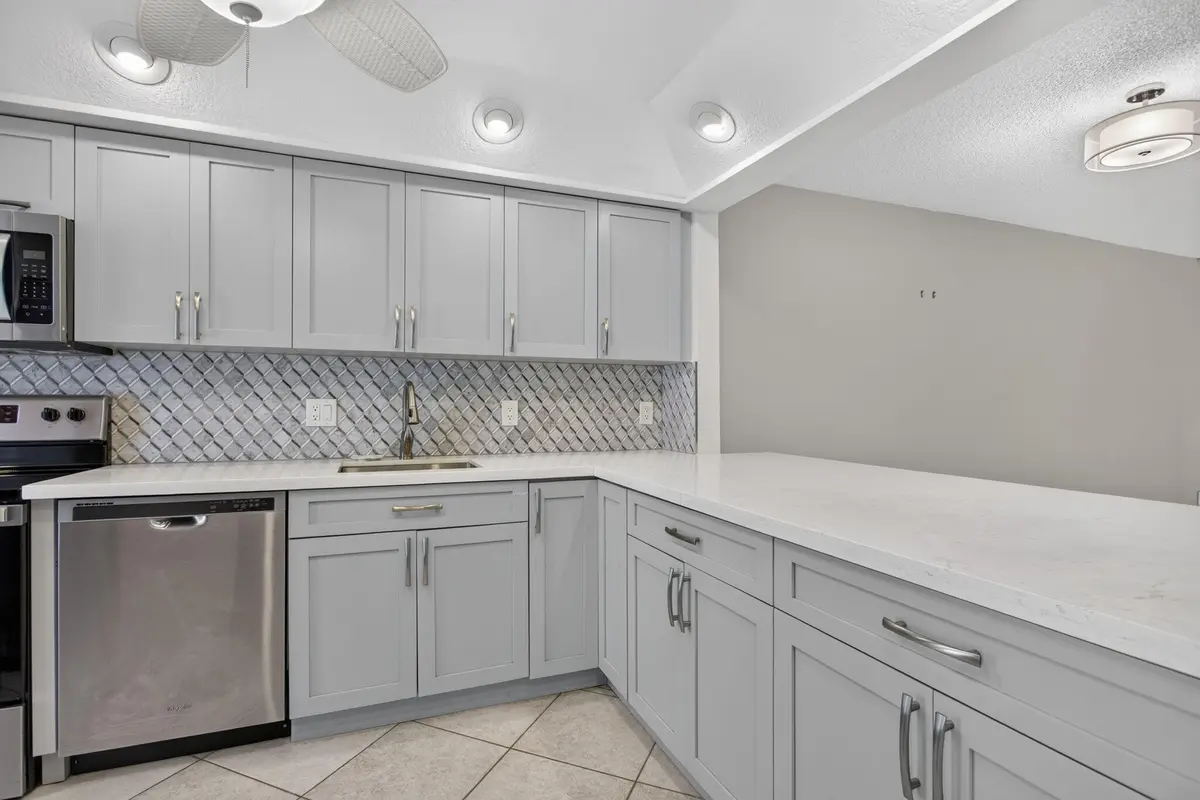 2731 NE 14TH ST Causeway 702, Pompano Beach, FL – photo 4