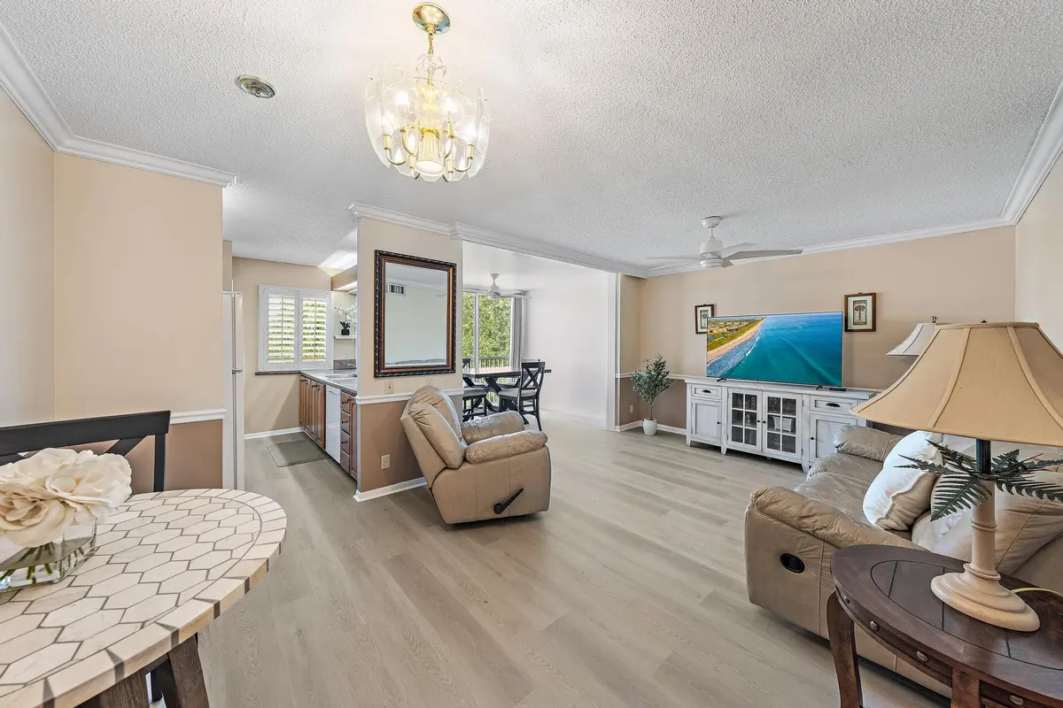 Living at 353 S US HIGHWAY 1 B308, Jupiter