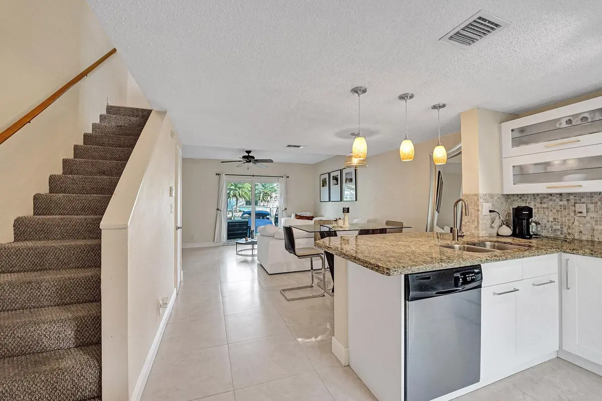 RJP03488 at 2571 NE 15TH Street, Pompano Beach