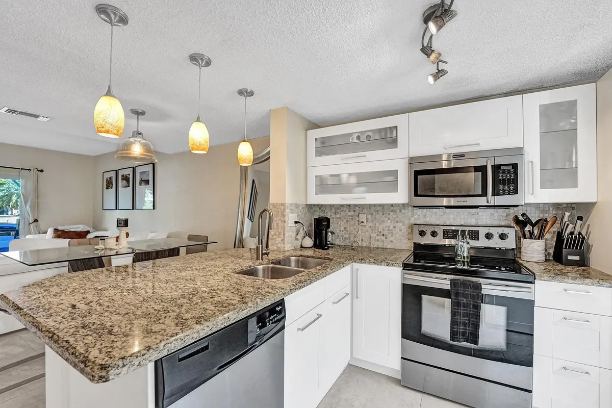 RJP03497 at 2571 NE 15TH Street, Pompano Beach
