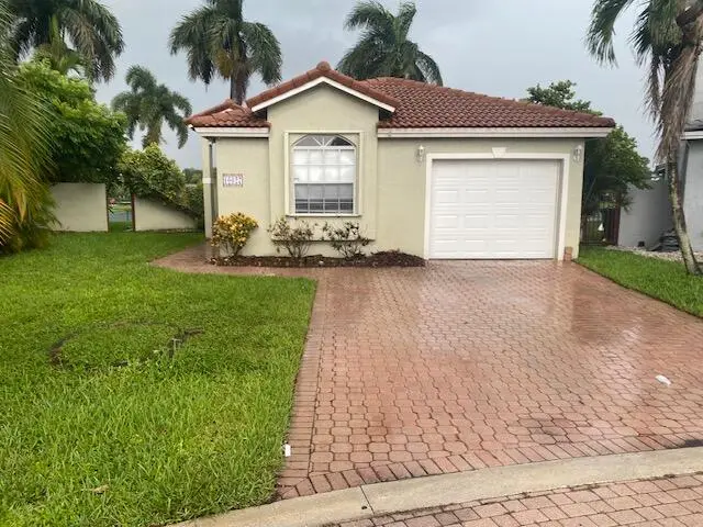 pembroke front at 10627 NW 7TH Street, Pembroke Pines