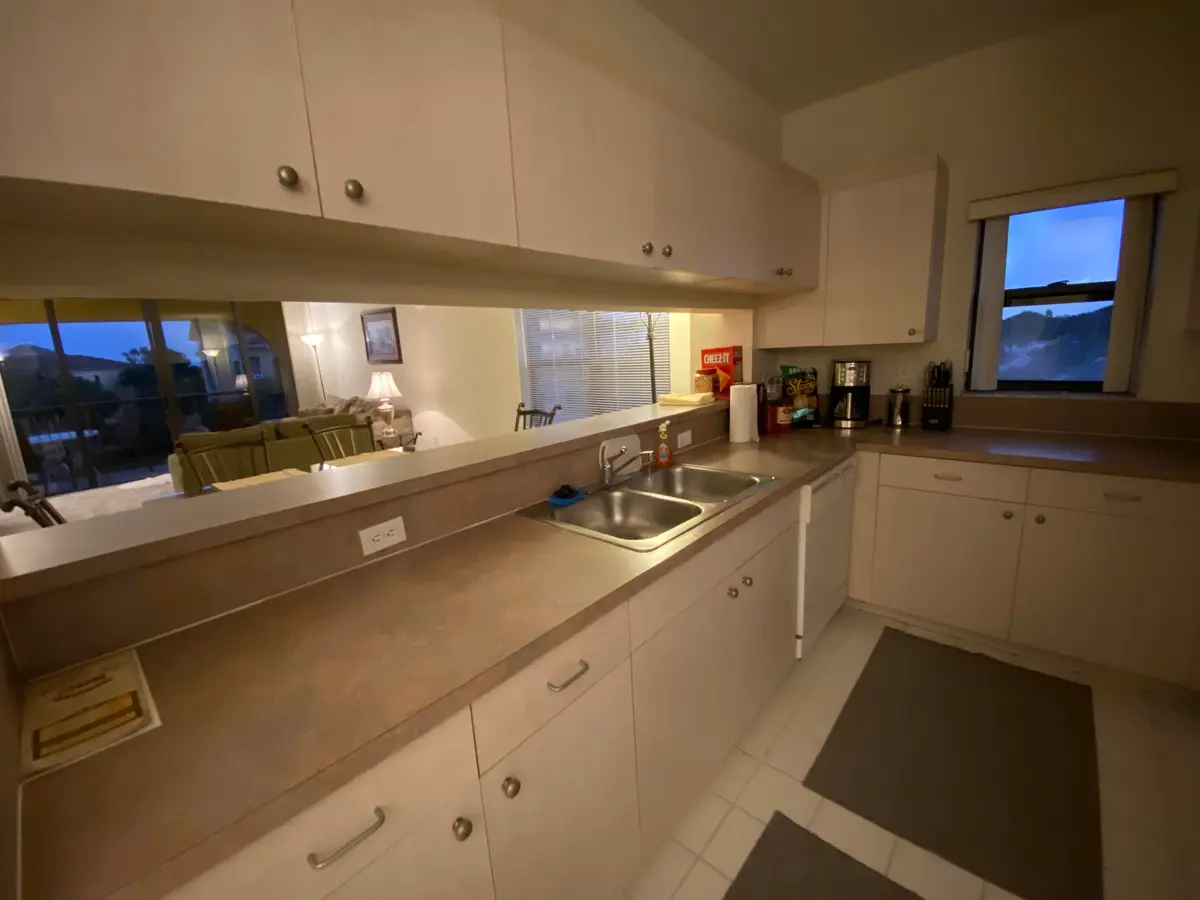 405 kit at 200 UNO LAGO Drive 405, Juno Beach