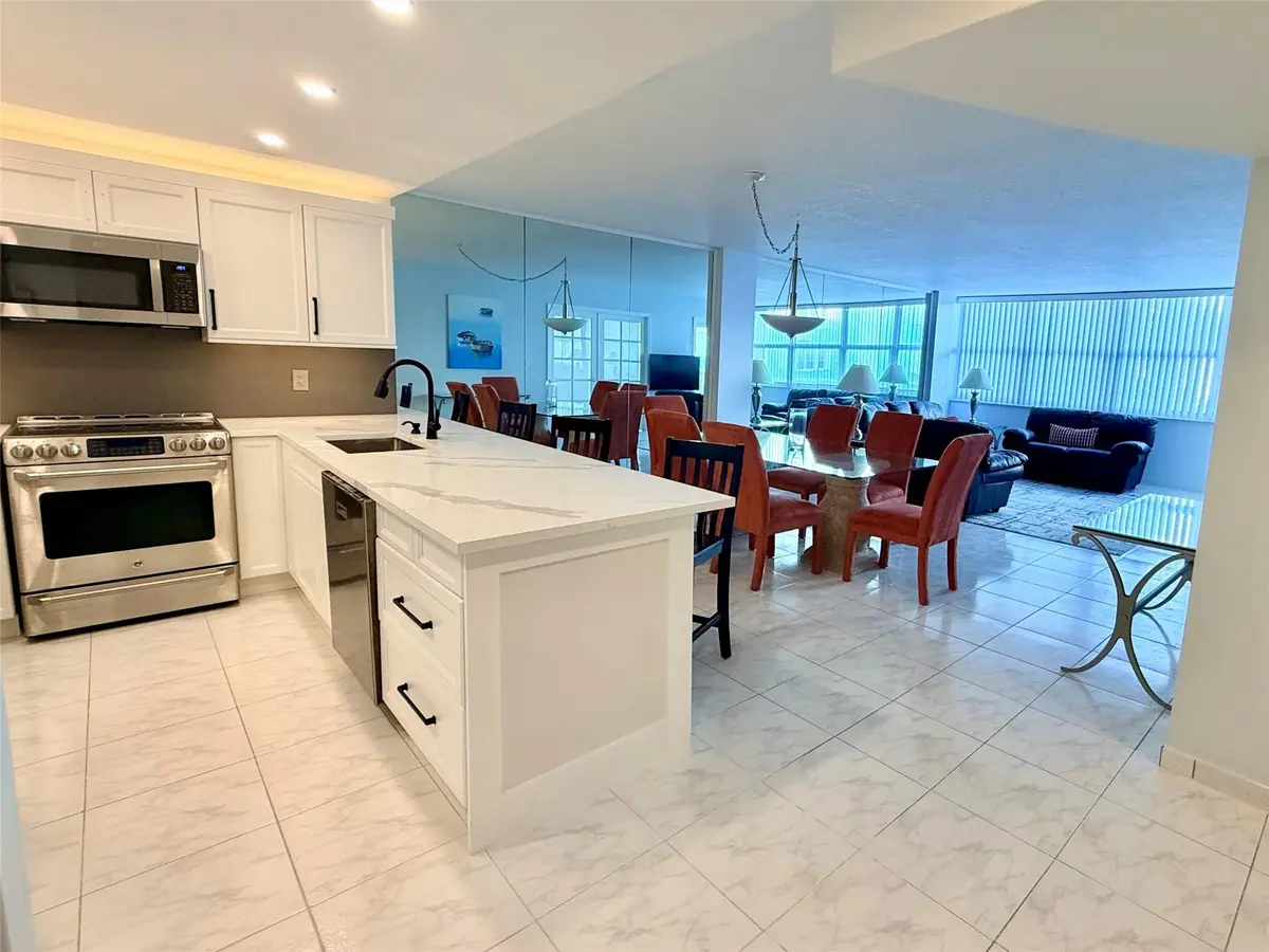 Photo 2 at 800 SE 20TH Avenue 203, Deerfield Beach
