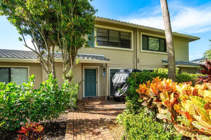 Townhouse with Golf Cart Spot at 29 WESTGATE Lane 29B, Boynton Beach