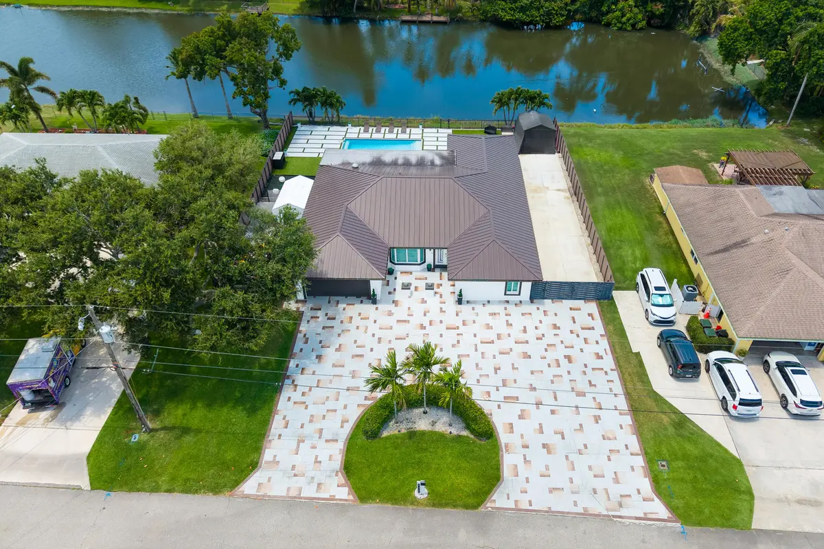 IMG_3537 at 1821 CARISSA Road, Lake Clarke Shores
