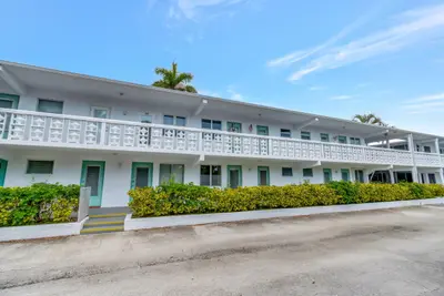 2161 NE 42nd Court, Lighthouse Point – Condominium for sale