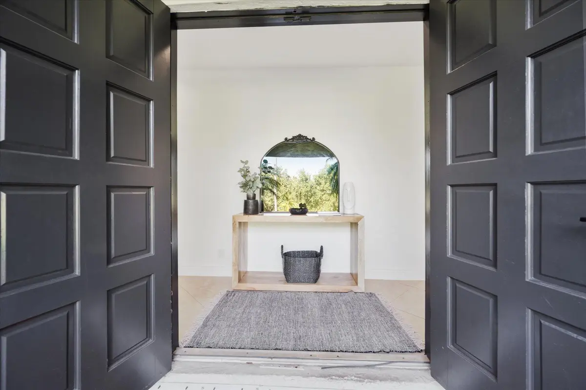 Entry at 12638 QUERCUS Lane, Wellington