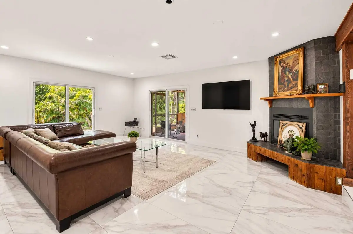 WhatsApp Image 2026-09-07 at 23.22.19 at 4121 NW 5th Avenue, Boca Raton