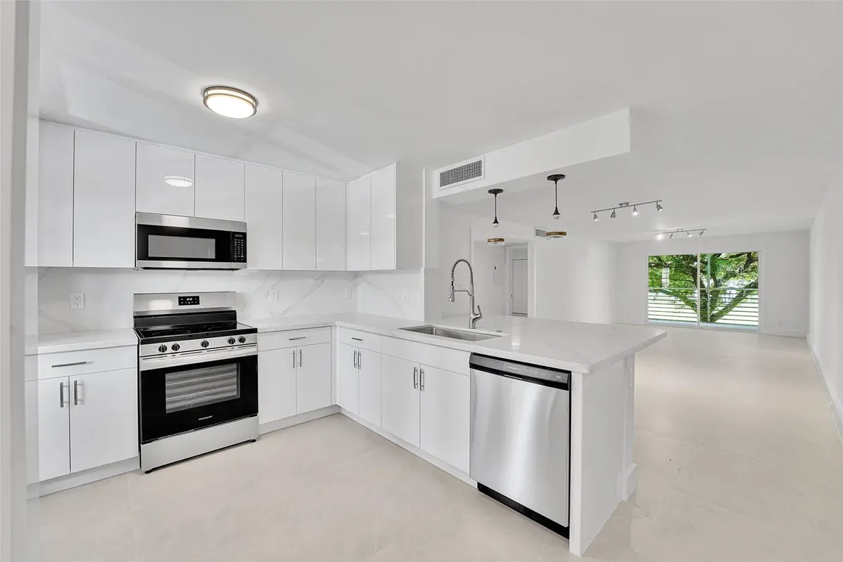 Photo 6 at 3201 PORTOFINO Point C2, Coconut Creek