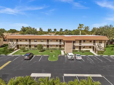 21904 LAKE FOREST Circle 202, Boca Raton – Condominium for rent