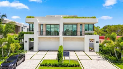 130 NE Wavecrest Way, Boca Raton – Townhouse for sale