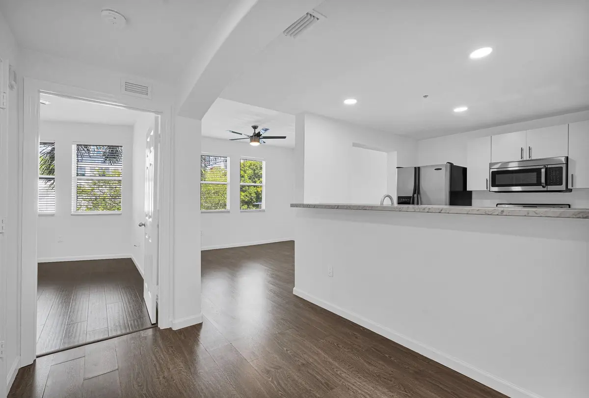 Photo 7 at 533 NE 3rd Avenue 230, Fort Lauderdale